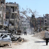 sirios-caminham-pela-cidade-de-duma-local-de-suposto-ataque-com-armas-quimicas-1523903206768_615x300 (1)